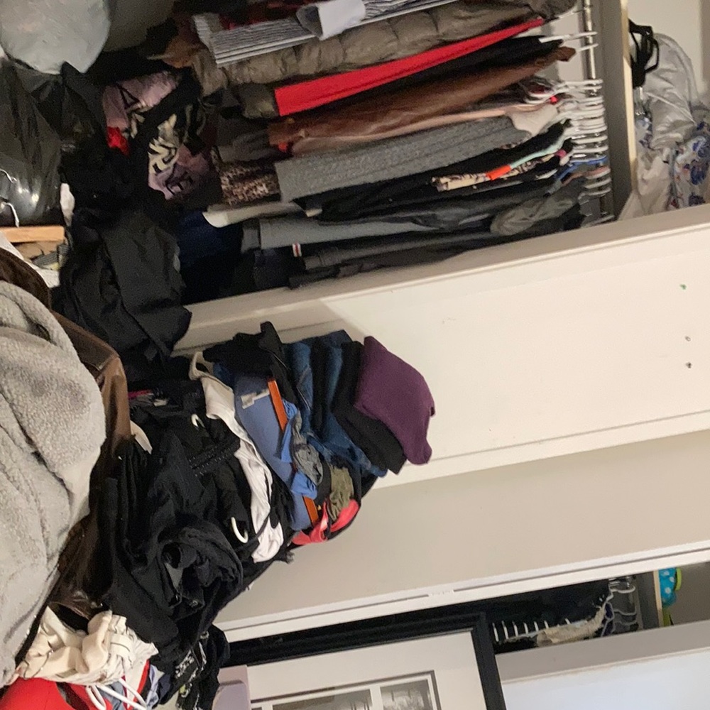 Lot (vêtements sont médium femme et chaussures 9 femme)